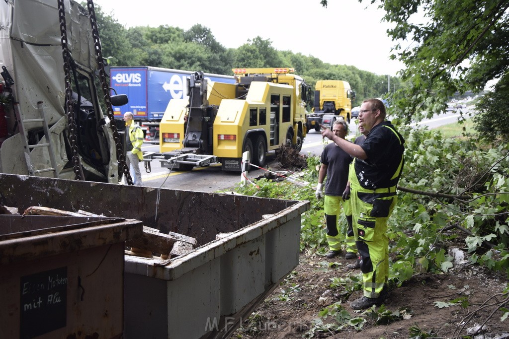 Schwerer VU A 3 Rich Oberhausen Hoehe AK Leverkusen P744.JPG - Miklos Laubert